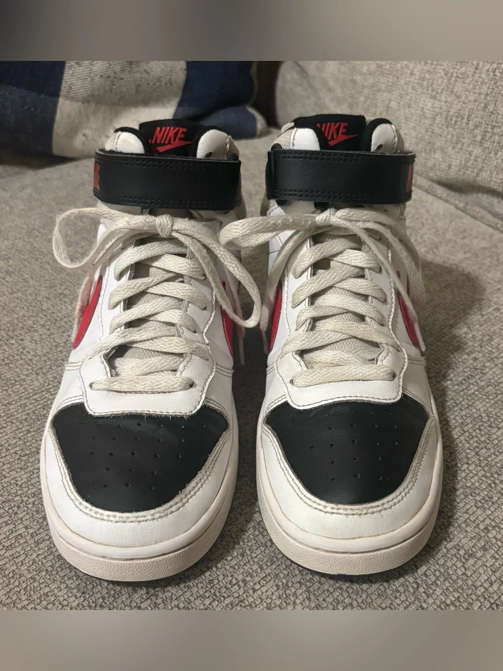 Kids Nike High-Top Sneakers size 6 Red Black & White